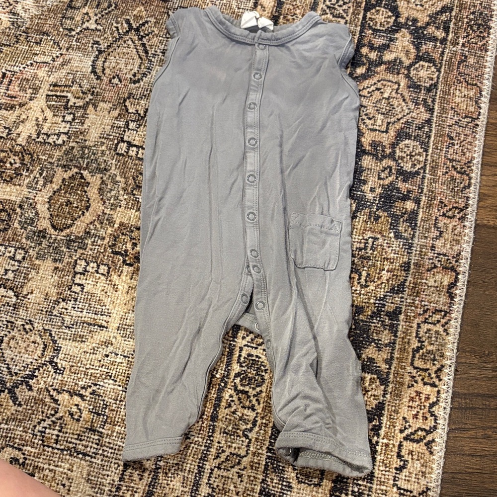 Kyte BABY Gray Sleeveless Romper with Front Snaps
